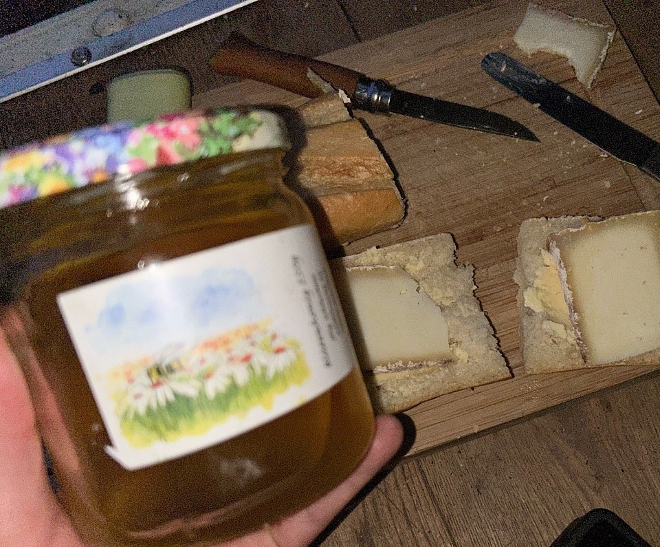 Johannes Honig mit Ziegenkäse = 🤤